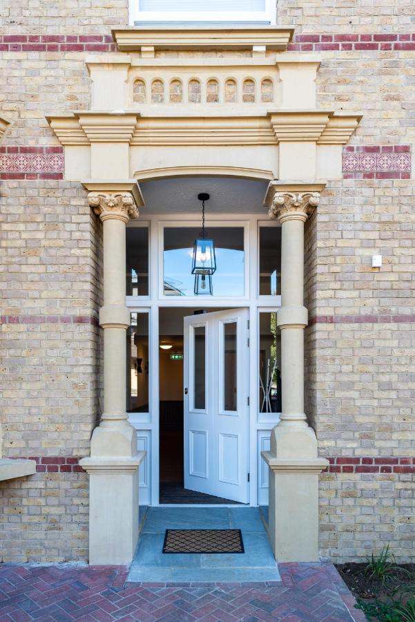 Queen'S Drive Aparthotel Londra Dış mekan fotoğraf