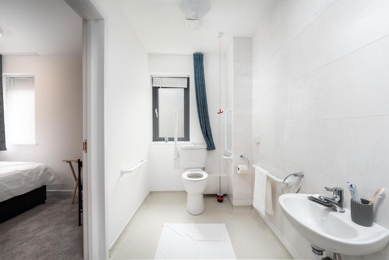 Queen'S Drive Aparthotel Londra Dış mekan fotoğraf